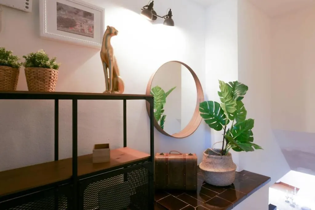 Eiffel Bridge Boutique Apartment Жирона