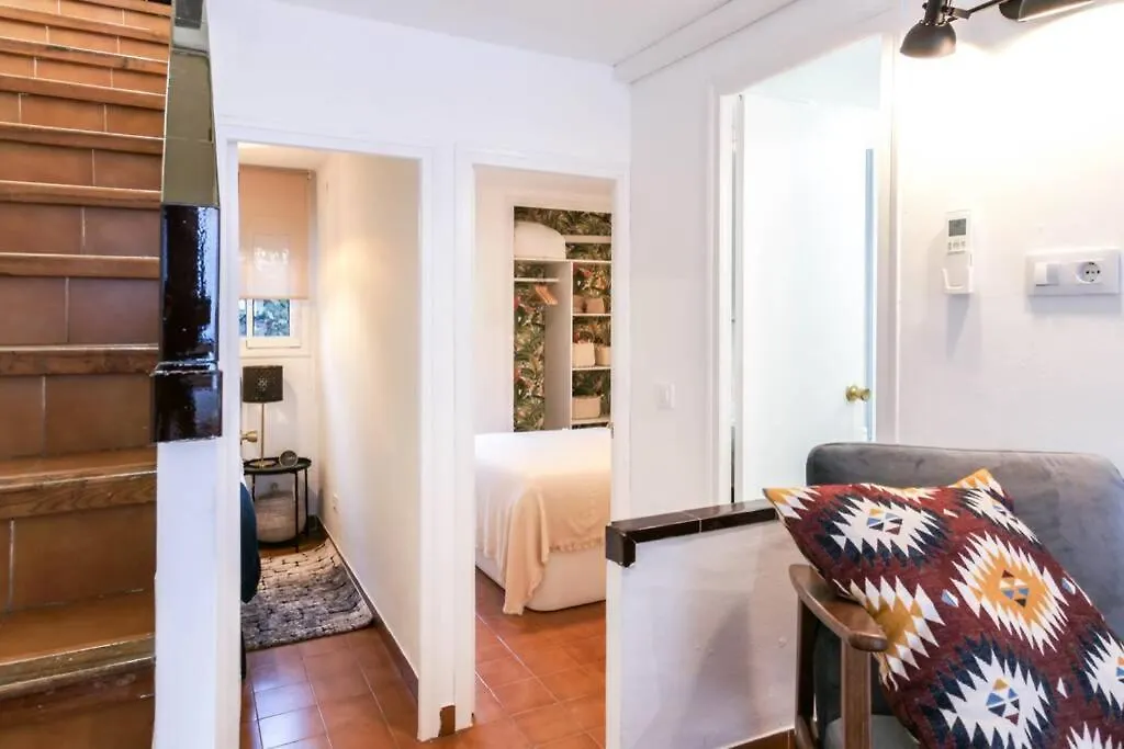 Eiffel Bridge Boutique Apartment Жирона
